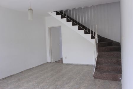 Sala de casa para alugar com 2 quartos, 126m² em Jardim Santa Clara, Guarulhos