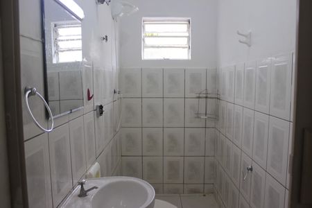 Banheiro social  de casa para alugar com 2 quartos, 126m² em Jardim Santa Clara, Guarulhos