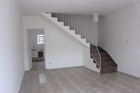 Sala  de casa para alugar com 2 quartos, 126m² em Jardim Santa Clara, Guarulhos