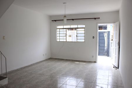 Sala  de casa para alugar com 2 quartos, 126m² em Jardim Santa Clara, Guarulhos