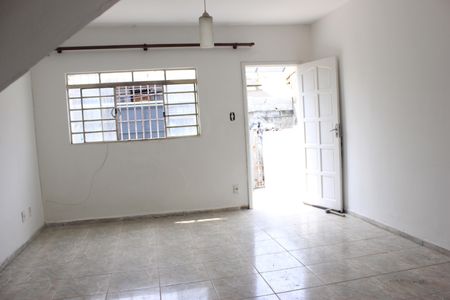 Sala  de casa para alugar com 2 quartos, 126m² em Jardim Santa Clara, Guarulhos