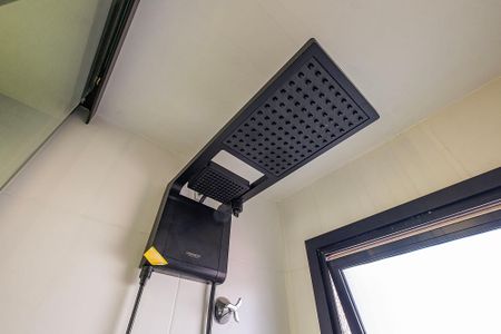 Banheiro Social de kitnet/studio para alugar com 1 quarto, 24m² em Pinheiros, São Paulo