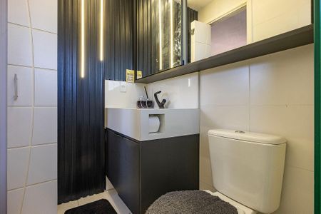 Banheiro Social de kitnet/studio para alugar com 1 quarto, 24m² em Pinheiros, São Paulo