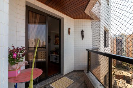 Apartamento à venda com 216m², 3 quartos e 4 vagas Apartamento à venda com 216m², 3 quartos e 4 vagasVaranda da Sala de Jantar