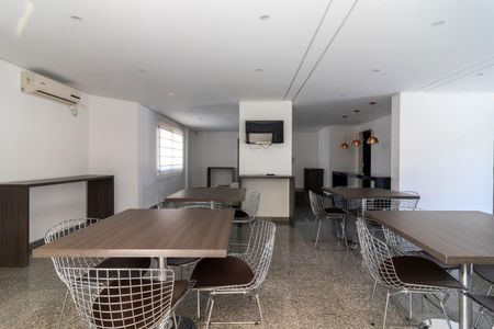 Apartamento à venda com 216m², 3 quartos e 4 vagas Apartamento à venda com 216m², 3 quartos e 4 vagasÁrea comum - Salão de festas