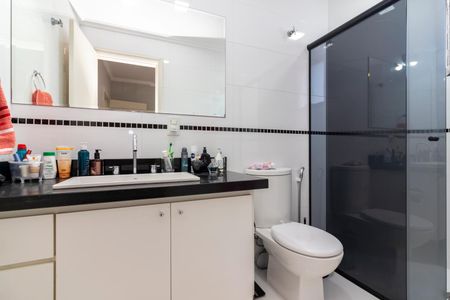 Apartamento à venda com 216m², 3 quartos e 4 vagas Apartamento à venda com 216m², 3 quartos e 4 vagasBanheiro da Suíte 2