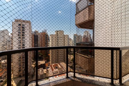 Apartamento à venda com 216m², 3 quartos e 4 vagas Apartamento à venda com 216m², 3 quartos e 4 vagasVaranda da Sala de Visitas