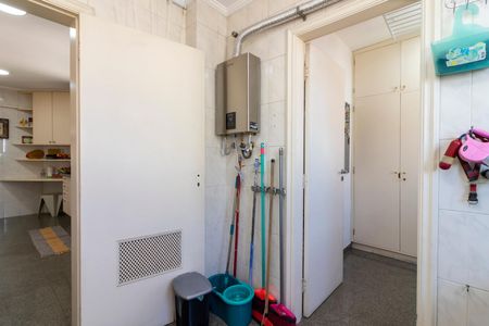 Apartamento à venda com 216m², 3 quartos e 4 vagas Apartamento à venda com 216m², 3 quartos e 4 vagasÁrea de Serviço