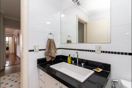 Apartamento à venda com 216m², 3 quartos e 4 vagas Apartamento à venda com 216m², 3 quartos e 4 vagasBanheiro Social