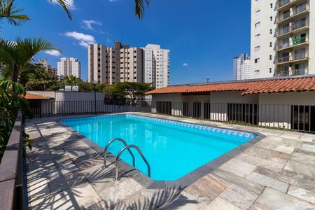 Apartamento à venda com 216m², 3 quartos e 4 vagas Apartamento à venda com 216m², 3 quartos e 4 vagasÁrea comum - Piscina