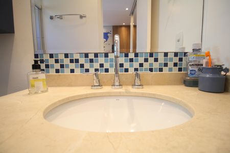 Apartamento à venda com 122m², 3 quartos e 2 vagasBanheiro da Suíte 2 - Torneira