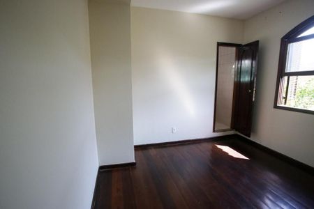 Casa à venda com 194m², 4 quartos e 2 vagasQuarto Suíte 1