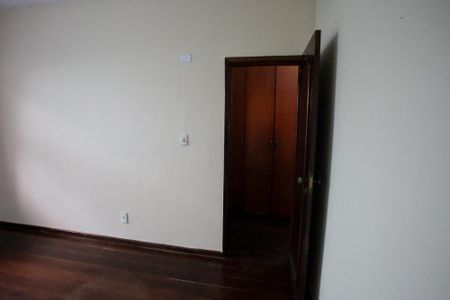 Casa à venda com 194m², 4 quartos e 2 vagasQuarto 1