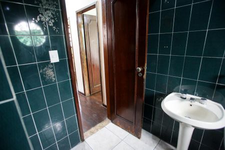 Casa à venda com 194m², 4 quartos e 2 vagasBanheiro Social