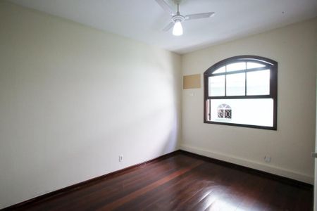 Casa à venda com 194m², 4 quartos e 2 vagasQuarto 1