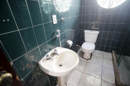 Casa à venda com 194m², 4 quartos e 2 vagasBanheiro Social
