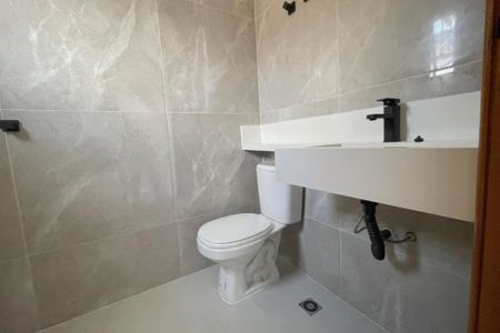 Casa para alugar com 134m², 2 quartos e 4 vagasBanheiro quarto 2