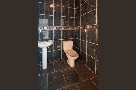 Casa à venda com 236m², 4 quartos e 5 vagasBanheiro de Serviço