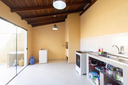 Casa de condomínio à venda com 100m², 3 quartos e 3 vagas Casa de condomínio à venda com 100m², 3 quartos e 3 vagasCozinha