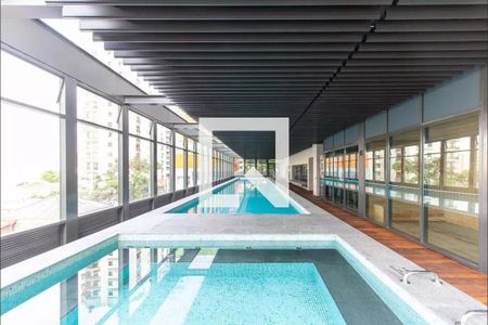 Apartamento à venda com 190m², 4 quartos e 3 vagas Apartamento à venda com 190m², 4 quartos e 3 vagasÁrea comum - Piscina