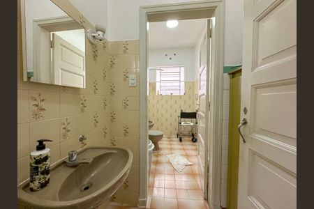 Casa à venda com 218m², 3 quartos e 1 vagaBanheiro 2