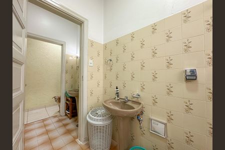 Casa à venda com 218m², 3 quartos e 1 vagaBanheiro 2