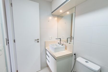 Apartamento à venda com 68m², 2 quartos e 2 vagas Apartamento à venda com 68m², 2 quartos e 2 vagasBanheiro da suíte