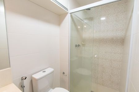 Apartamento à venda com 68m², 2 quartos e 2 vagas Apartamento à venda com 68m², 2 quartos e 2 vagasBanheiro da suíte