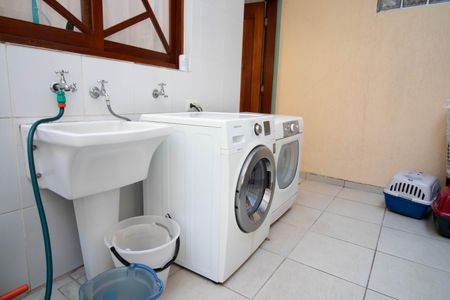 Casa à venda com 150m², 3 quartos e 3 vagasÁrea de Serviço / Churrasqueira