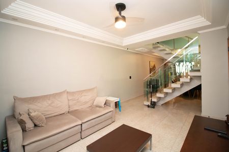 Casa à venda com 150m², 3 quartos e 3 vagasSala