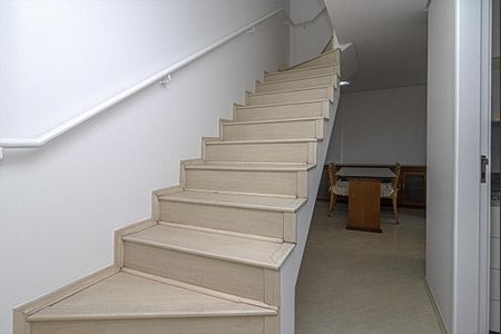 Apartamento para alugar com 79m², 2 quartos e 1 vagaEscada