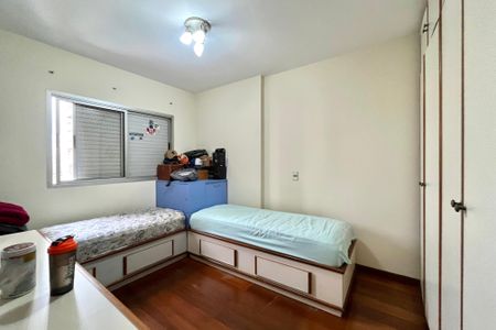 Apartamento à venda com 133m², 4 quartos e 2 vagasQuarto 2