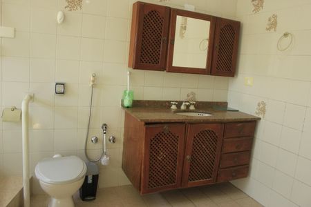 Casa à venda com 400m², 4 quartos e 5 vagasBanheiro da Suíte