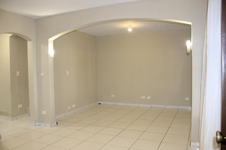 Sala de casa para alugar com 4 quartos, 400m² em Jardim Vila Galvao, Guarulhos