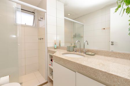 Apartamento à venda com 85m², 2 quartos e 2 vagas Apartamento à venda com 85m², 2 quartos e 2 vagasBanheiro da Suite 1