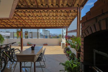 Apartamento à venda com 160m², 4 quartos e 2 vagas Apartamento à venda com 160m², 4 quartos e 2 vagasCobertura