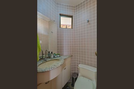 Apartamento à venda com 160m², 4 quartos e 2 vagas Apartamento à venda com 160m², 4 quartos e 2 vagasBanheiro da Suíte 2