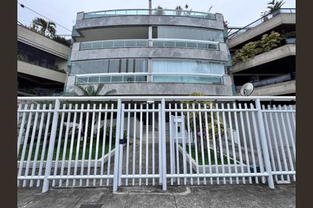 Apartamento à venda com 85m², 2 quartos e 2 vagas Apartamento à venda com 85m², 2 quartos e 2 vagasFachada