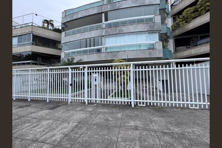 Apartamento à venda com 85m², 2 quartos e 2 vagas Apartamento à venda com 85m², 2 quartos e 2 vagasFachada