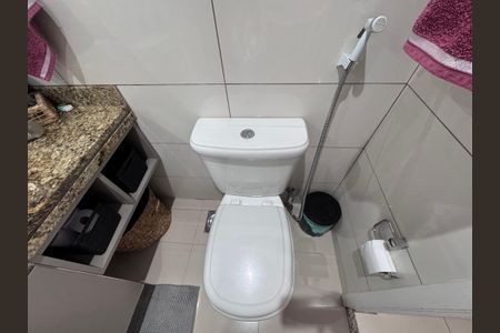 Apartamento à venda com 85m², 2 quartos e 2 vagas Apartamento à venda com 85m², 2 quartos e 2 vagasBanheiro da Suíte