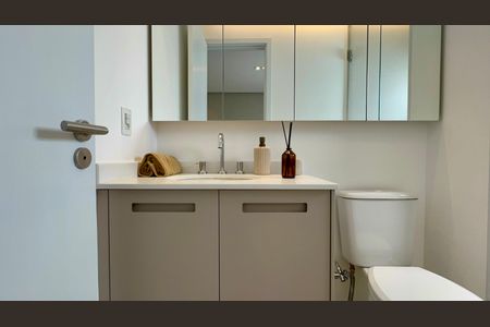 Apartamento à venda com 195m², 3 quartos e 3 vagas Apartamento à venda com 195m², 3 quartos e 3 vagasBanheiro da Suíte 2
