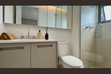 Apartamento à venda com 195m², 3 quartos e 3 vagas Apartamento à venda com 195m², 3 quartos e 3 vagasBanheiro da Suíte 2