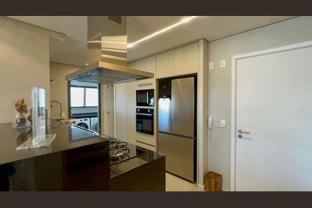 Apartamento à venda com 195m², 3 quartos e 3 vagas Apartamento à venda com 195m², 3 quartos e 3 vagasCozinha