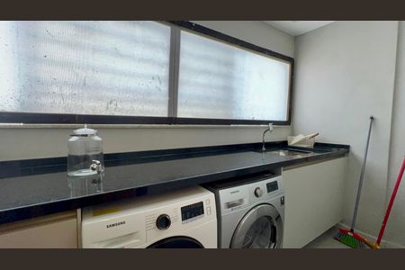 Apartamento à venda com 195m², 3 quartos e 3 vagas Apartamento à venda com 195m², 3 quartos e 3 vagasLavanderia