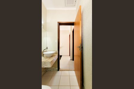 Casa à venda com 200m², 3 quartos e 3 vagas Casa à venda com 200m², 3 quartos e 3 vagasBanheiro Social