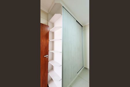 Casa à venda com 200m², 3 quartos e 3 vagas Casa à venda com 200m², 3 quartos e 3 vagasSuíte