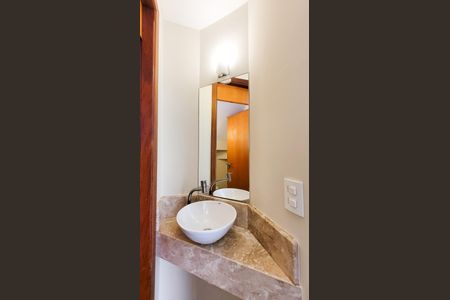 Casa à venda com 200m², 3 quartos e 3 vagas Casa à venda com 200m², 3 quartos e 3 vagasLavabo