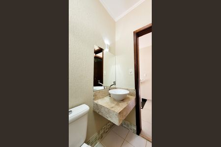 Casa à venda com 200m², 3 quartos e 3 vagas Casa à venda com 200m², 3 quartos e 3 vagasBanheiro Social