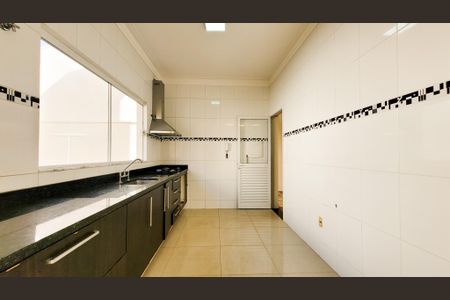 Casa à venda com 200m², 3 quartos e 3 vagas Casa à venda com 200m², 3 quartos e 3 vagasCozinha