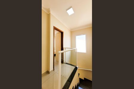 Casa à venda com 200m², 3 quartos e 3 vagas Casa à venda com 200m², 3 quartos e 3 vagasEscada